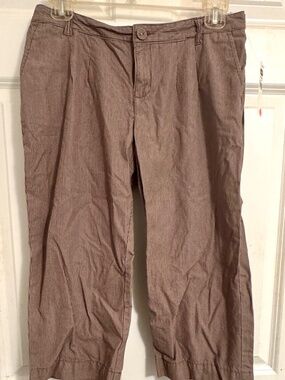 NEW brown stripe straight leg, low-rise bermuda (knee-length), Old Navy, Size: 4